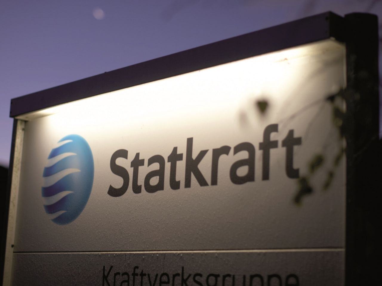 Firma con el logotipo de Statkraft