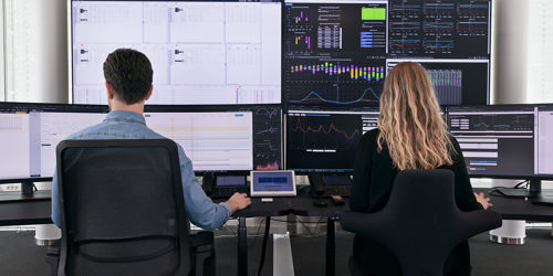 Profesionales trabajando frente a ordenadores. (Foto: Statkraft)