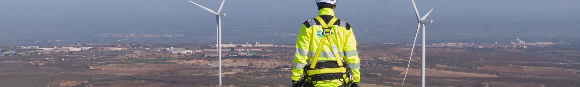 Trabajador Statkraft sobre aerogenerador